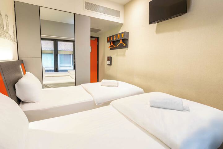 Room 43 of 55