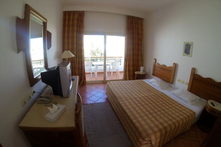 Room 4 of 24