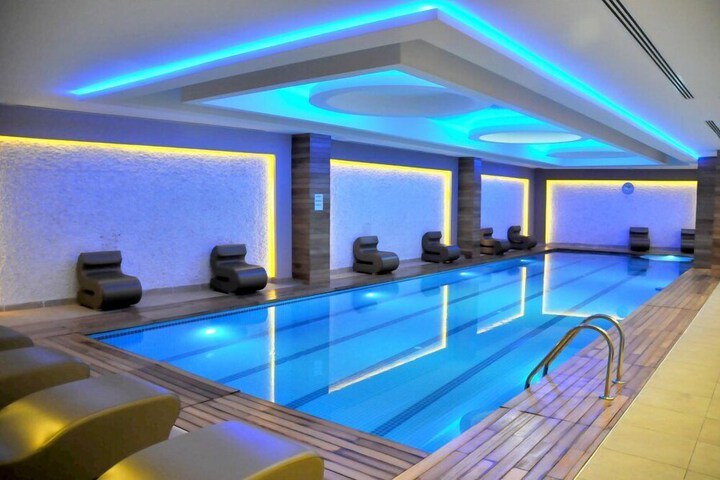 Pool 33 of 75