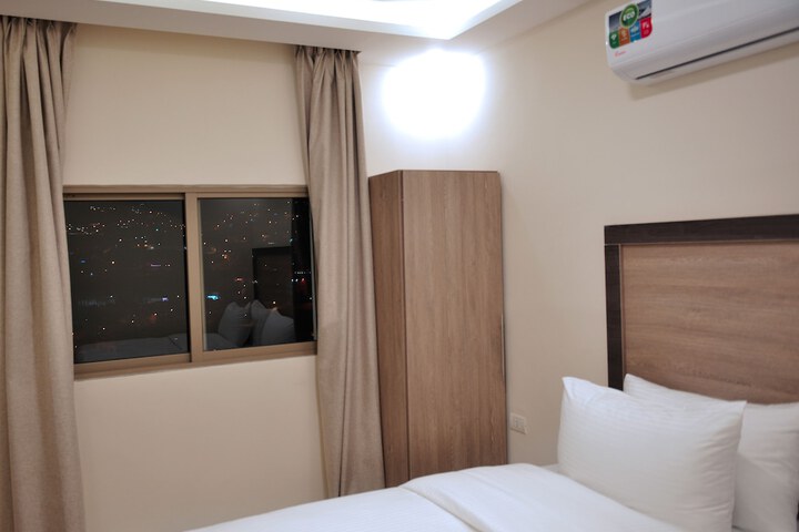 Room 10 of 30