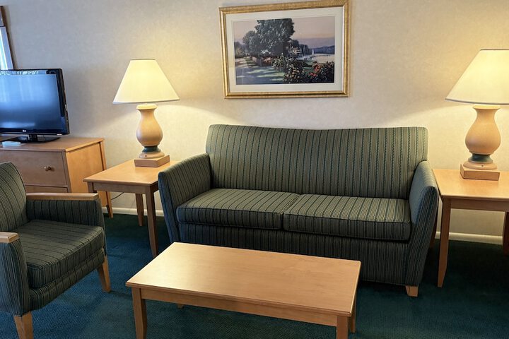 Room 27 of 81