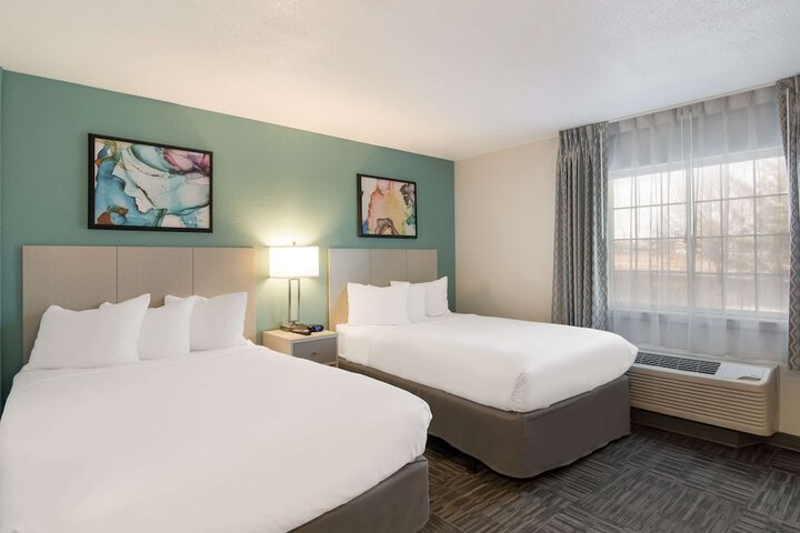 2 Double Beds (1 of 6)