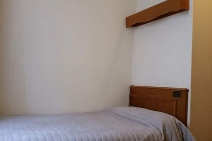 Room 4 of 15