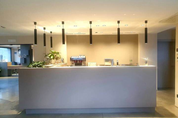 Lounge 60 of 68