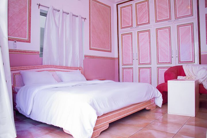Room 4 of 16