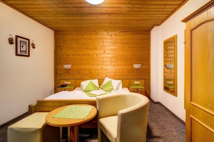 Room 4 of 17