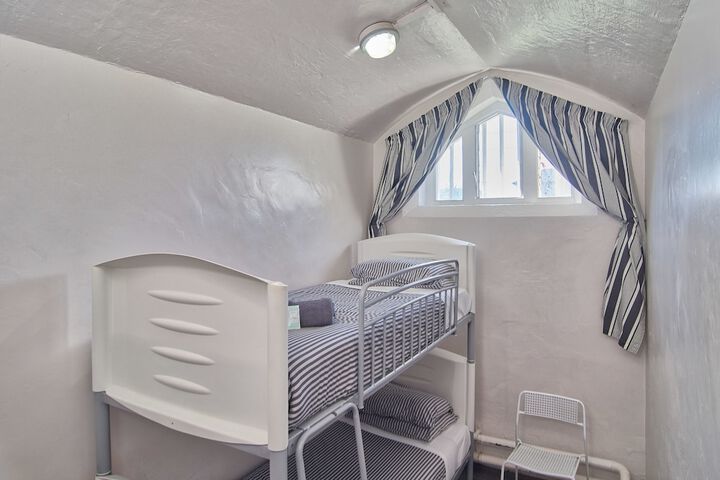 Room 25 of 71