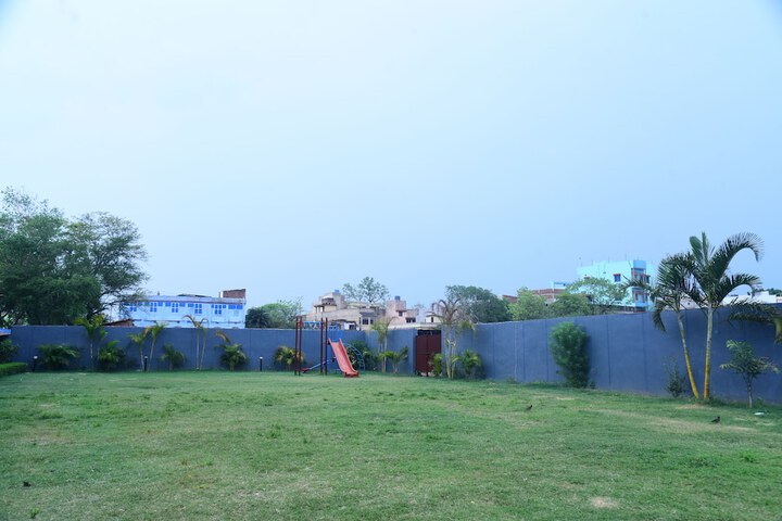 Hotel Exterior 44 of 50