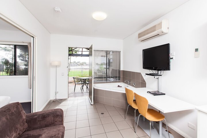 Room 15 of 38