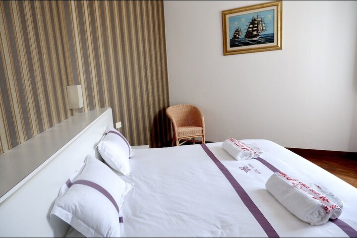 Room 13 of 28