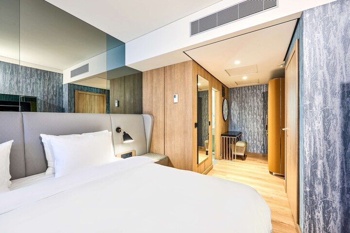 Room 11 of 88