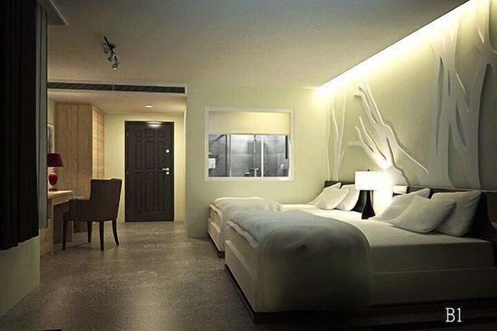 Room 12 of 118