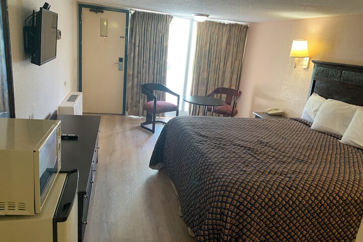 1 King Bed (6 of 12)