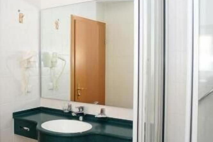 Room 10 of 23