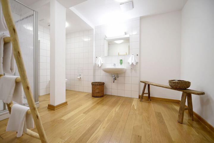 Room 10 of 42