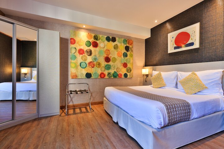 Room 32 of 77