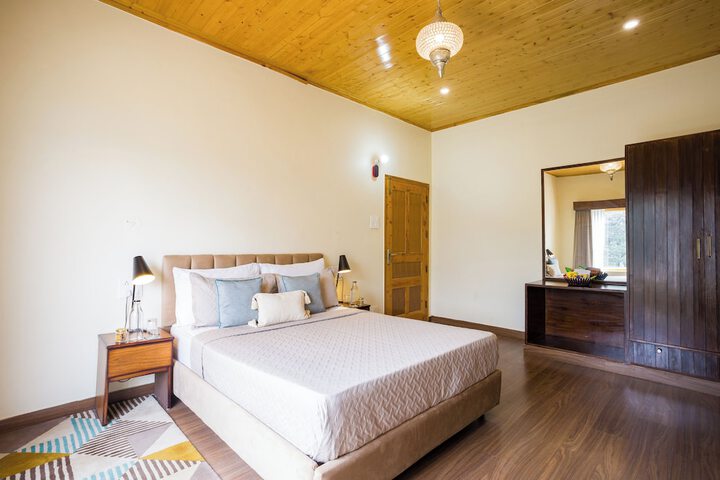 Alaya Stays Luuma Luxury Villa - Hillside 5-BHK Villa Amidst Pines With Garden Balcony & Lounge