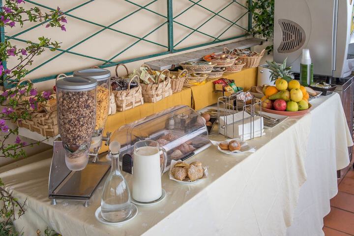 Breakfast/Coffee Service 12 of 48