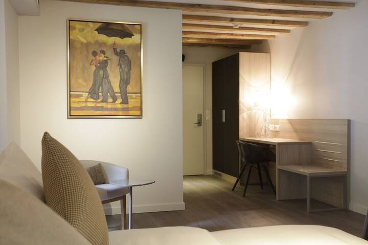 Room 26 of 45