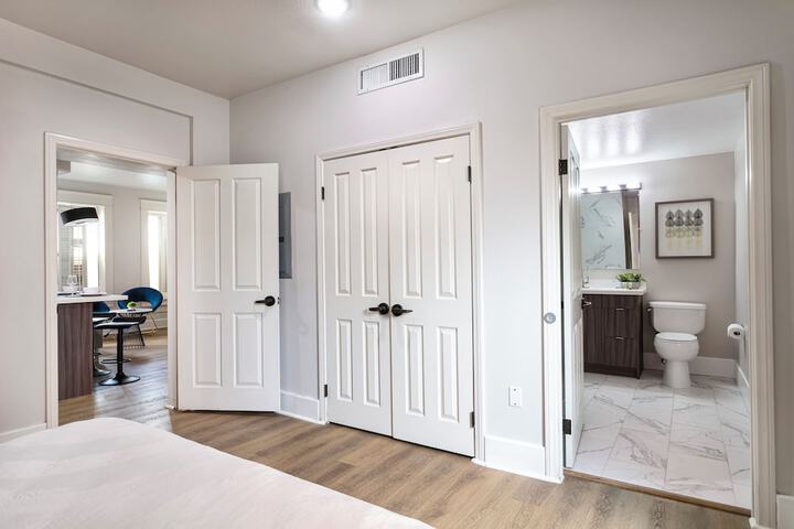 Room 2 of 200