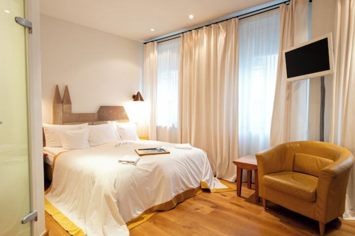 Room 40 of 95