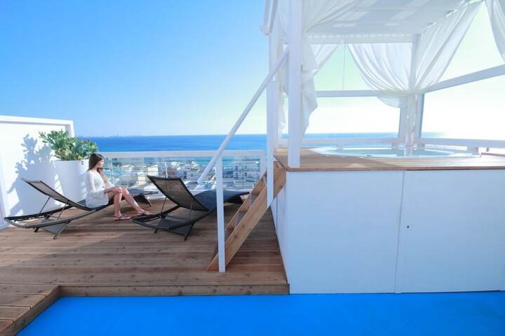 Pool Hotel