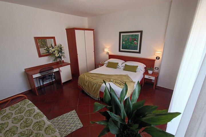 Room 25 of 47