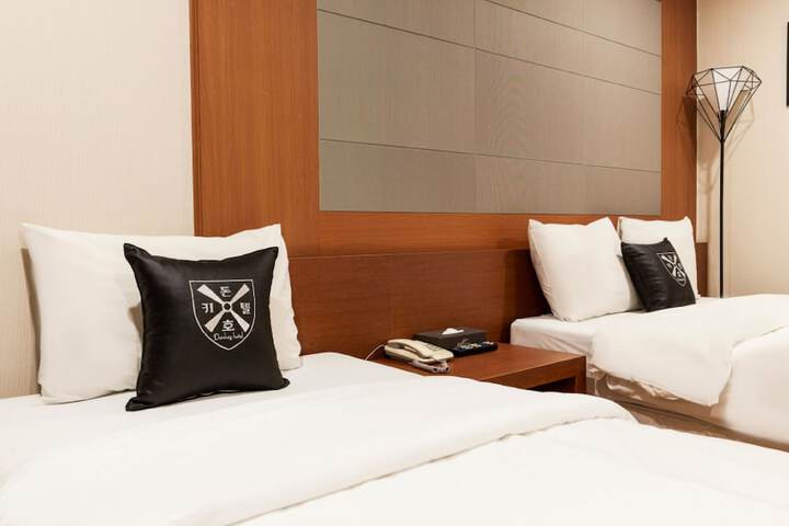 Room 21 of 48