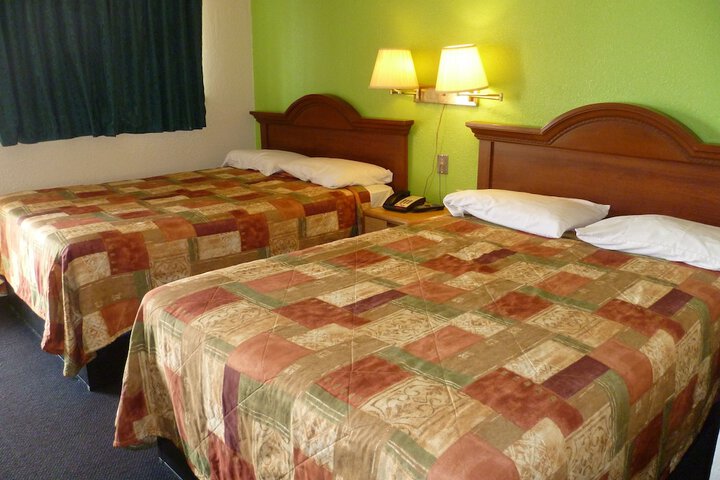 Room 9 of 33