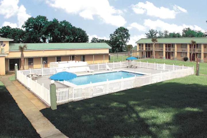 Pool 11 of 20
