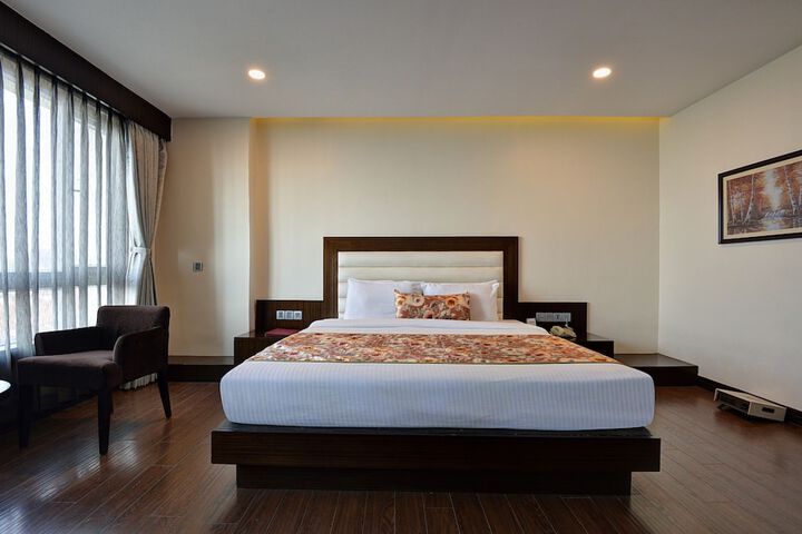 Room 4 of 37