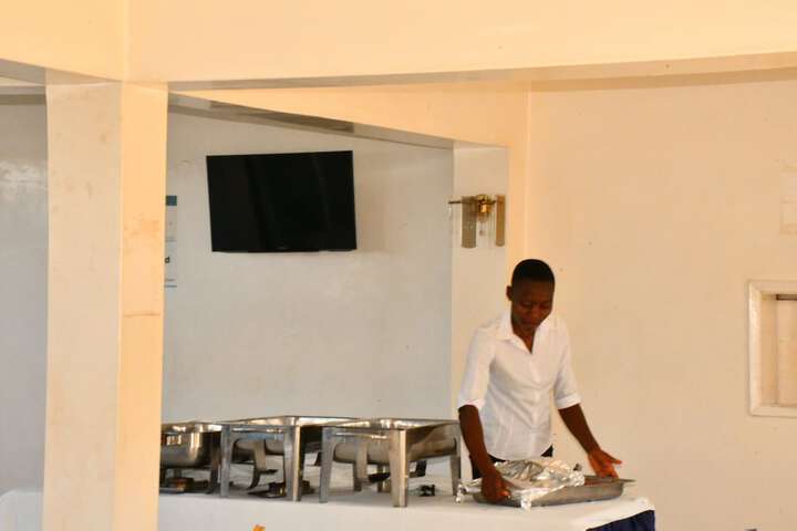 Dining 8 of 22
