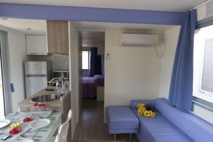 Room 6 of 32