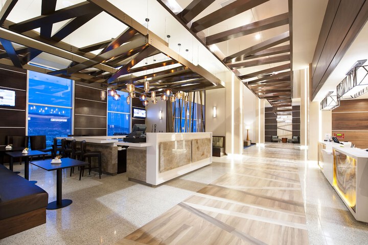 Entrance & Lobby