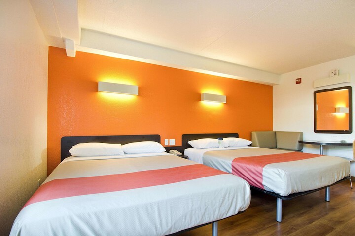 2 Queen Beds (4 of 9)