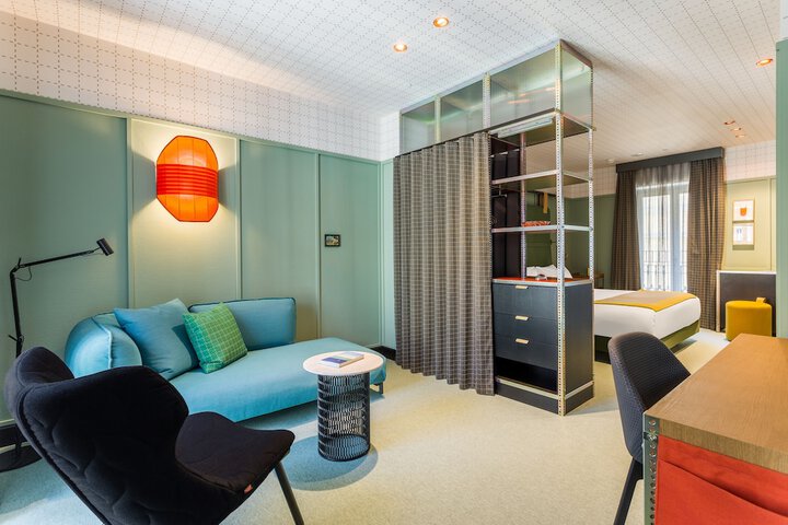Room 53 of 100