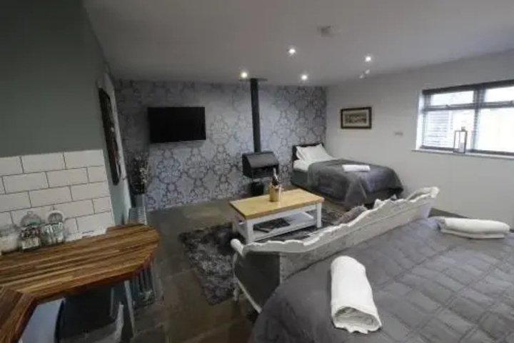 Room 4 of 11