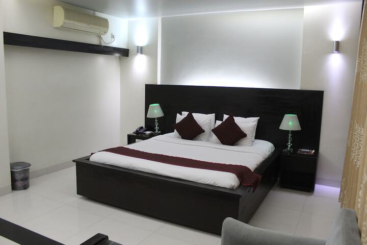 Room 4 of 67