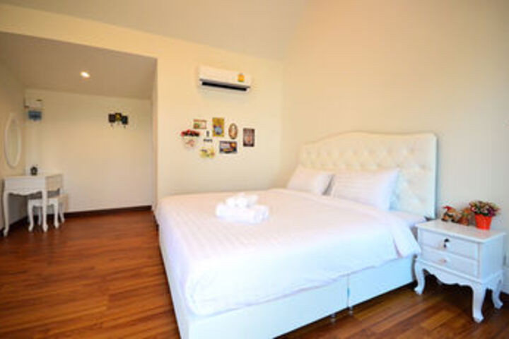 Room 32 of 59