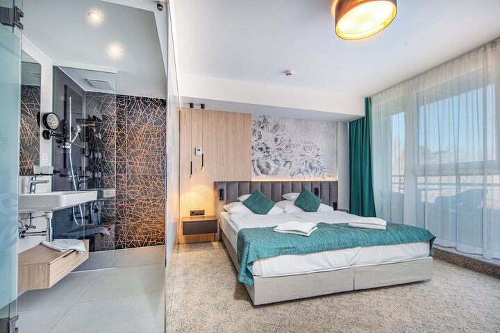 Room 16 of 62