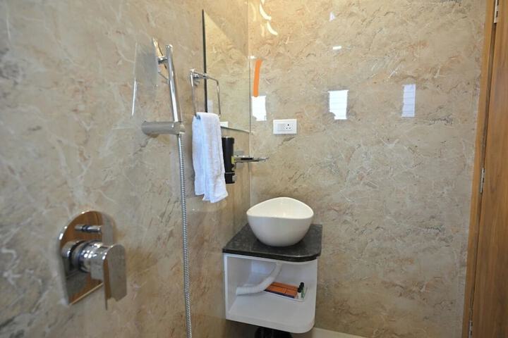 Room 14 of 50