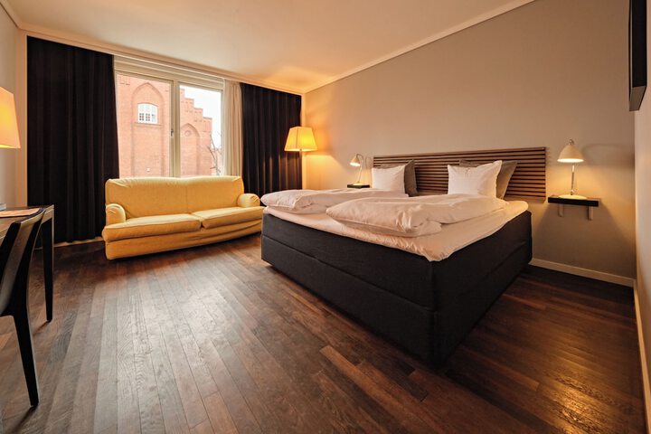 Room 33 of 69