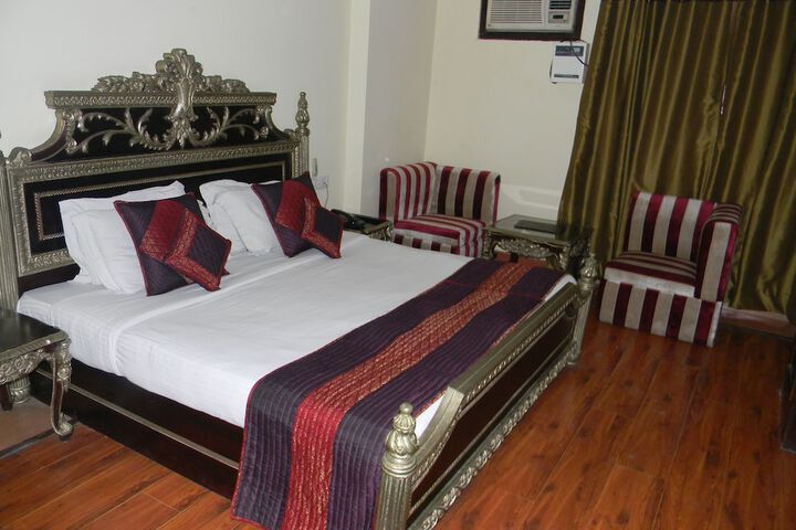 Room 10 of 32