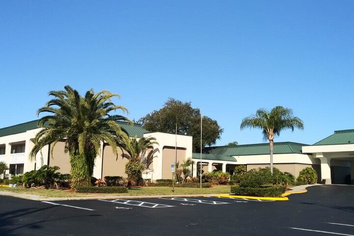 Surestay Plus Hotel By Best Western Clearwater Central Clearwater Fl 21030 Us Highway 19 North 33765