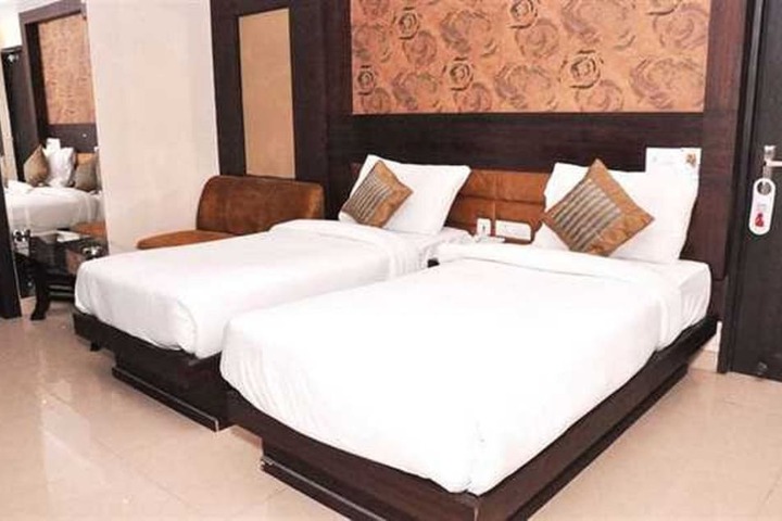 Room 10 of 30