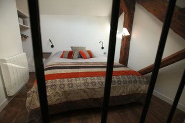 Room 8 of 17