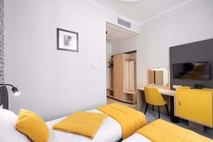 Room 12 of 35