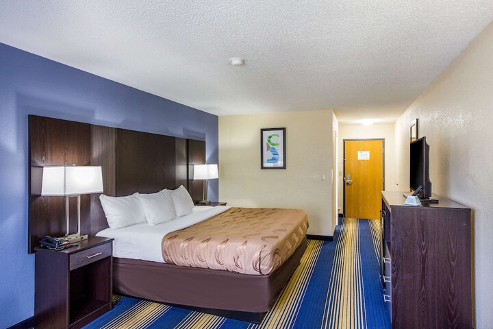 Standard | King Bed (12 of 13)