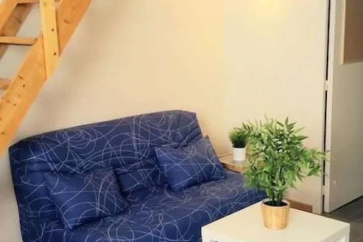 Room 7 of 12