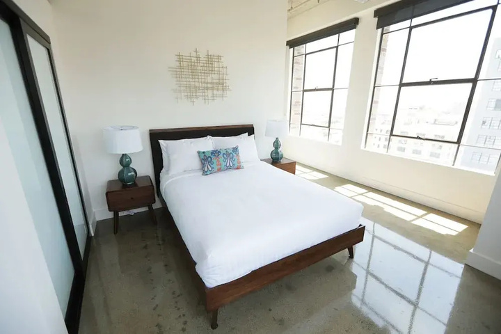 Room 3 of 20
